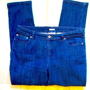 Liz&Co| Blue stretchy jeans. See measurements in pictures.